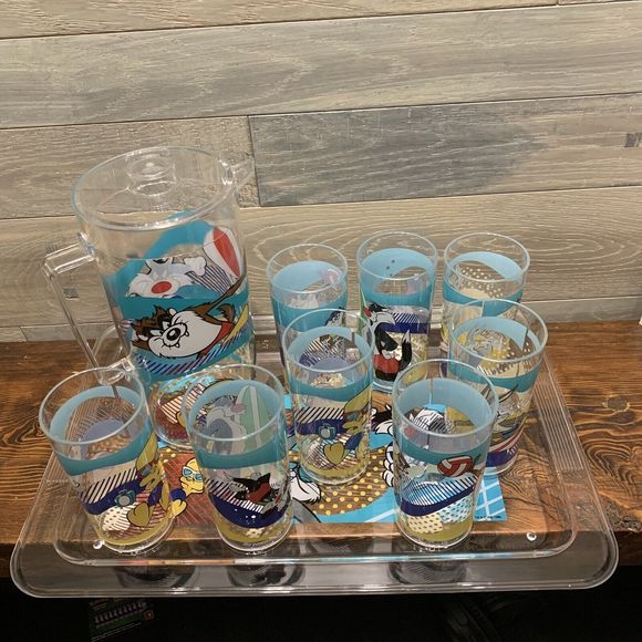 Looney Tunes Acrylic Set 2 Qt. Pitcher Serving Tray 8 -16 oz Tumblers Drinking - Picture 7 of 9